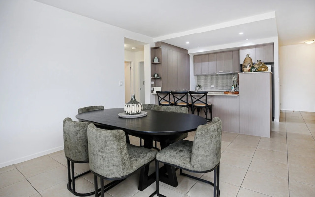 Luxury Cairns Stay with Pool and BBQ