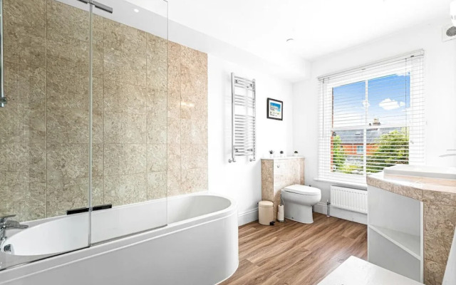 Bakersfield Retreat - From 200 Per Night