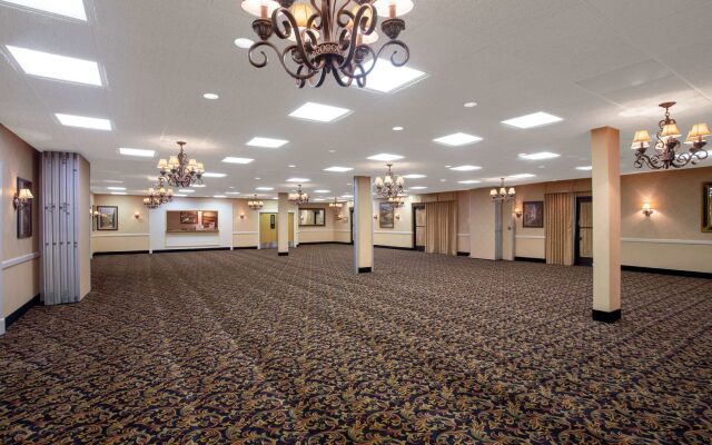 Econo Lodge Erie near Casino