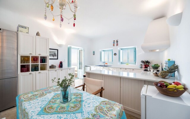 Sleeps8-parking-garden-pool-sunsets-barbeque