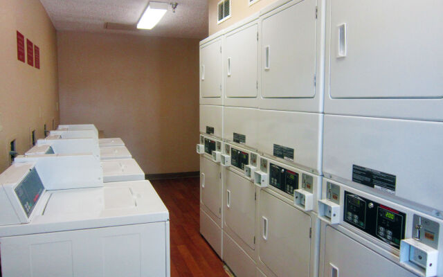 HomeTowne Studios by Red Roof Houston - Northwest