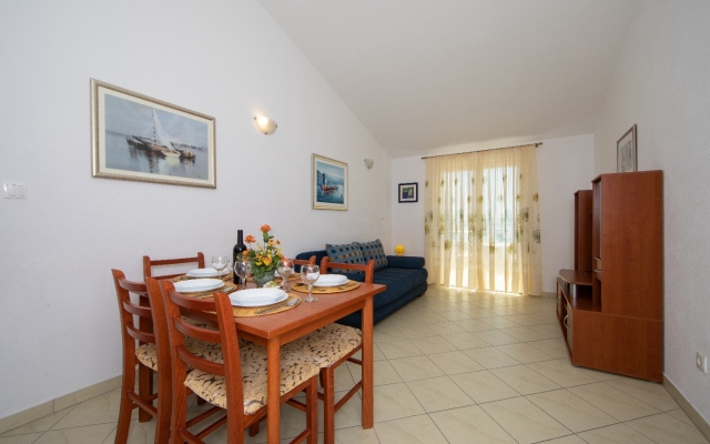 Apartment Ruzica - with sea view: A3 - zuti Igrane, Riviera Makarska