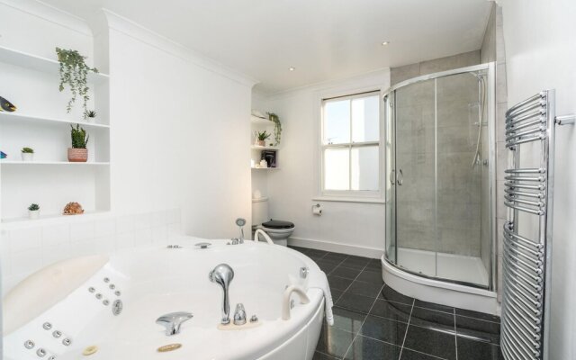Immaculate 3BD House in Parson Green Fulham