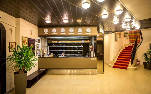 Hotel Sumratin