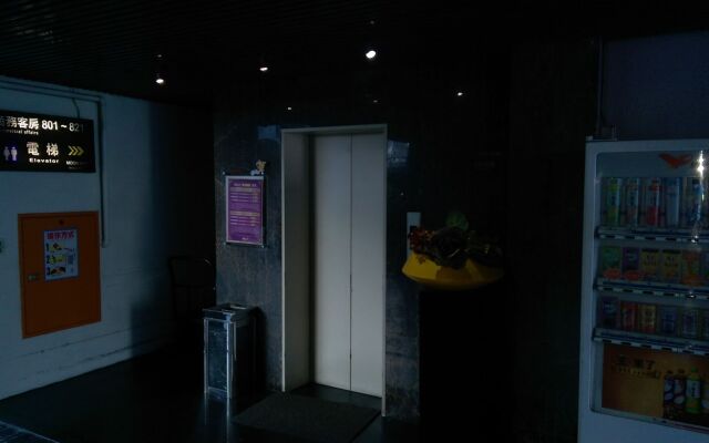 Moonshy Boutique Motel