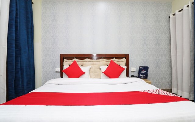OYO 23660 Nath Residency Guest House