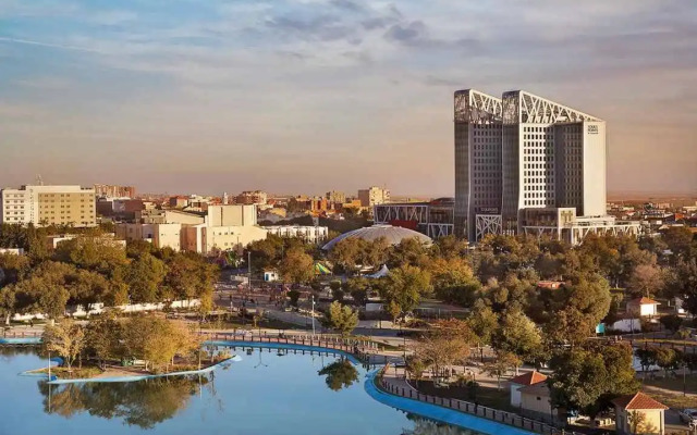 Park Mall Hotel & Conference Center