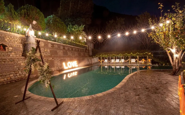 Serene Highway Resort