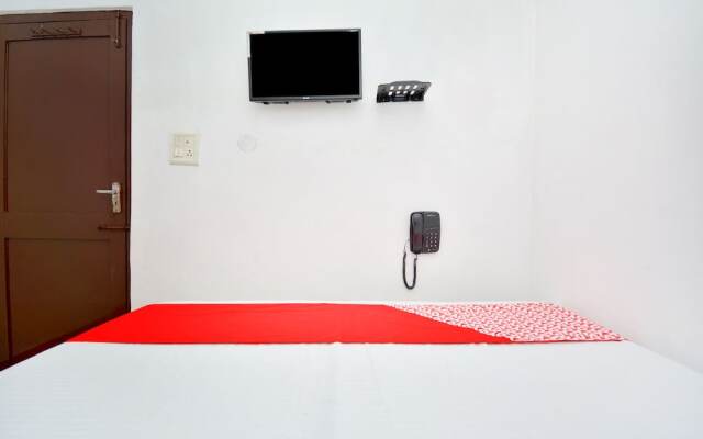 White House Continental by OYO Rooms