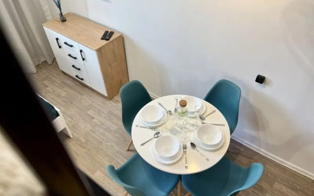 Диван и Чемодан на ул. Вокзальная магистраль, 2