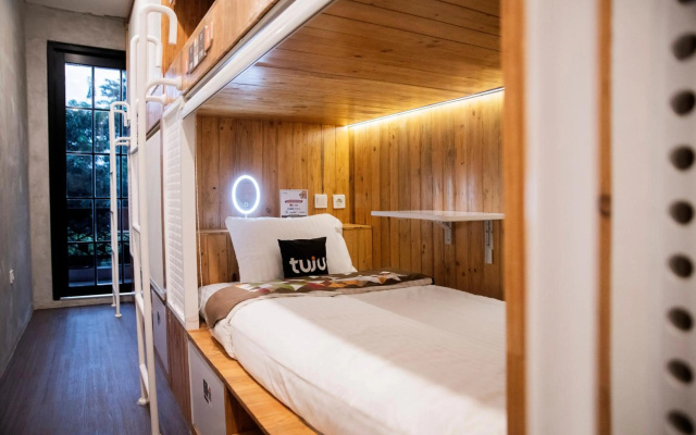 Tuju Arteri Pods – Guest Rooms – Jakarta