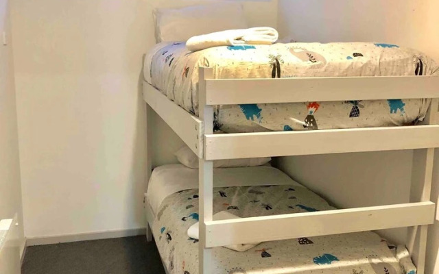 Hotham 3 Bedroom Apt