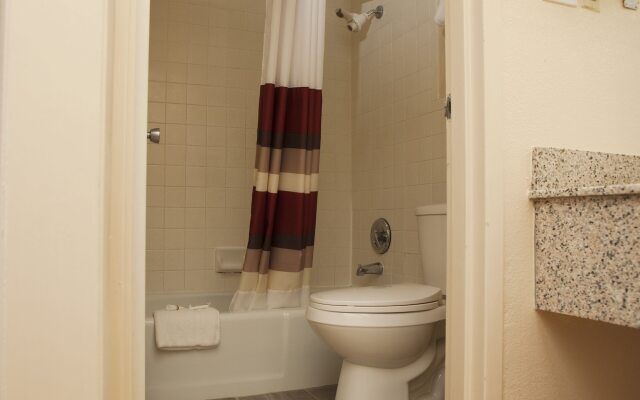 Red Roof Inn & Suites Jackson, TN