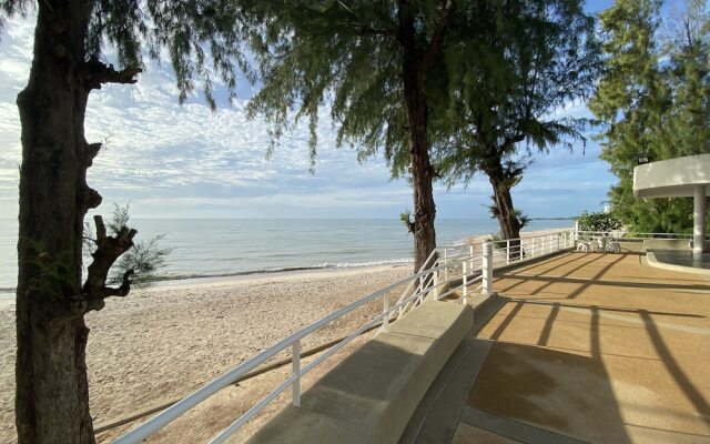 Sandy Beach Condo 17D