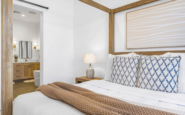 Sunny Days 7 Bedroom Home