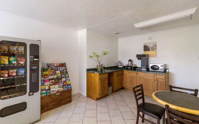 Motel 6 Rossford, OH