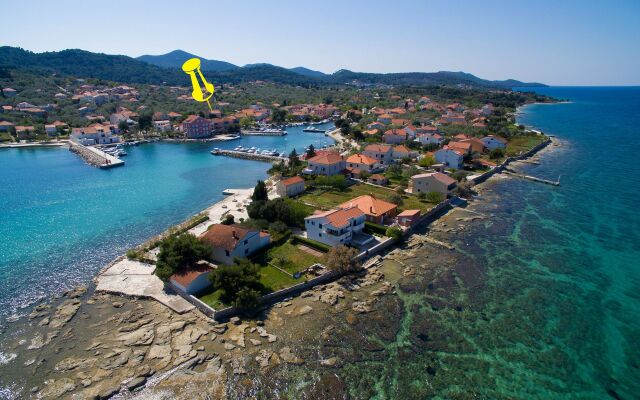 Apartment Ivan - great location: A2 Poljana, Island Ugljan