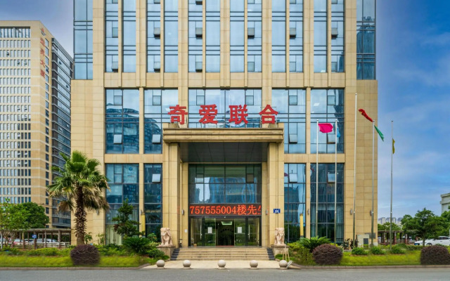 Weifeng GC Hotel (Zhuji Xiongfeng Yongli Commercial Plaza)