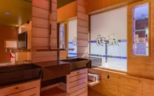 Dragon Motel (Только для взрослых)