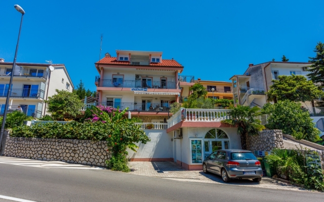 Apartment Colorful - modern Apartments: A7 rozi Crikvenica, Riviera Crikvenica