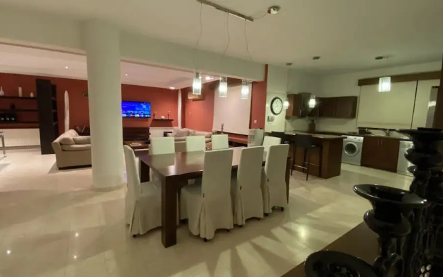 Hallmark Beach Apartment