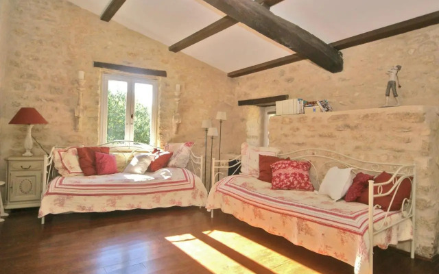 Splendid Villa in Viens with Swimming Pool