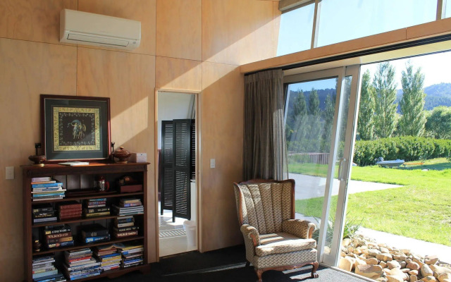 Hakarimata Lodge - Riverside Sanctuary