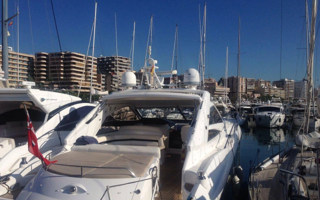 Yacht hotels