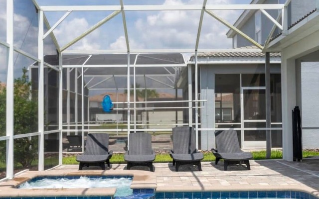 8912 Amazing 6BD Home