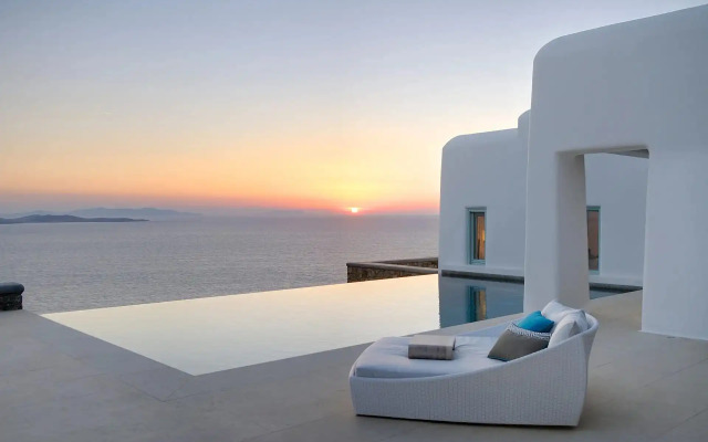 Live and Travel Greece