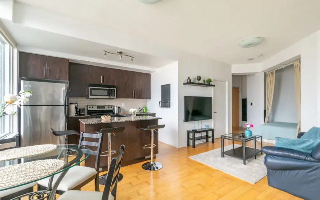 Sky View Suites - Maple Leaf Square