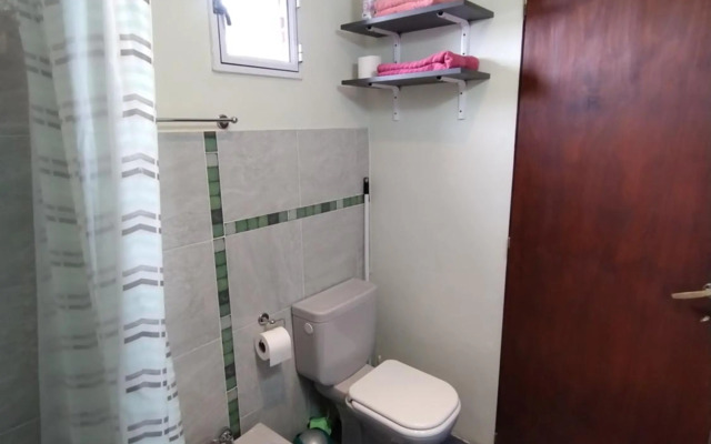 Monoambiente para tres personas. Amplio y luminoso.