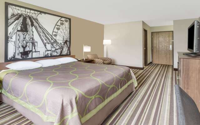 Super 8 by Wyndham Plymouth