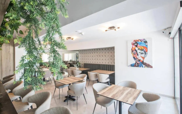 Bohemian Gardens Hotel