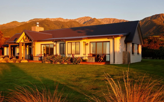 Manakau Lodge