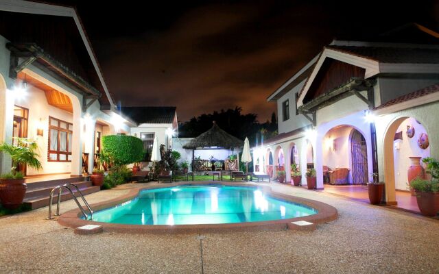 Mahogany Lodge, Cantonments