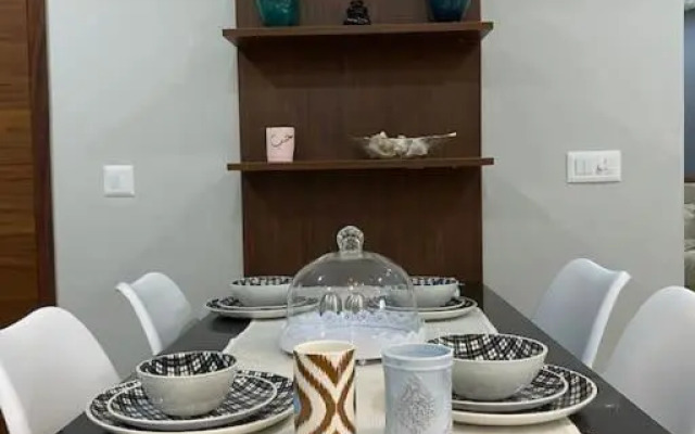 Modern 2-bedroom unit with pool and beach access