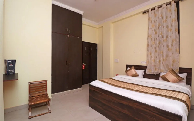 OYO 10759 Hotel Golden Nest