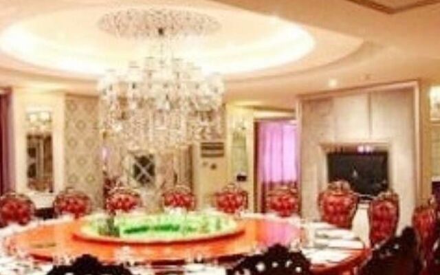Hechi Shuntai Hotel