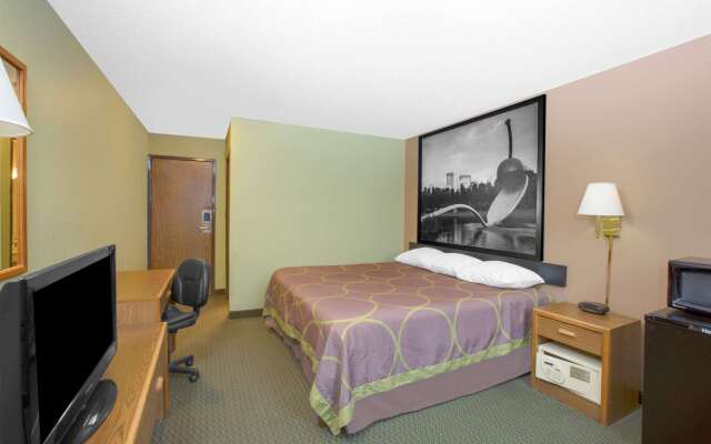 Super 8 by Wyndham Worthington Minnesota