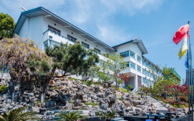 Riverside Garden Holiday Hotel – Outside – Hangzhou