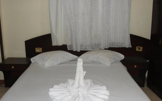 Eiffel Hotel