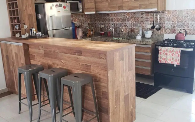 Casa com piscina e churrasqueira em Massaguaçu SP