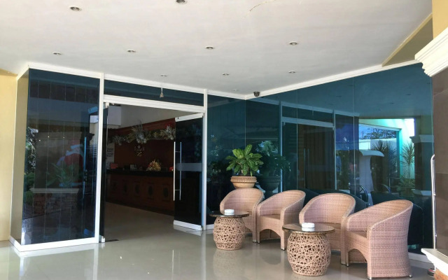 Alona Kew White Beach Resort