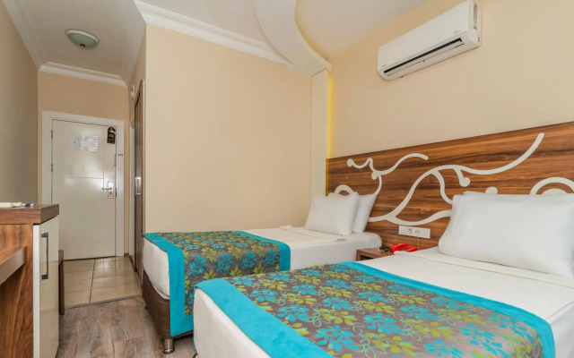 Kleopatra Blue Hawaii Hotel