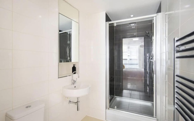 5 Mins Walk to Moorgate Tranquil City Retreat