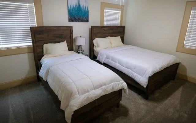 5Bdrm 3.5Bath 12Beds - HOME BIG AS TEXAS