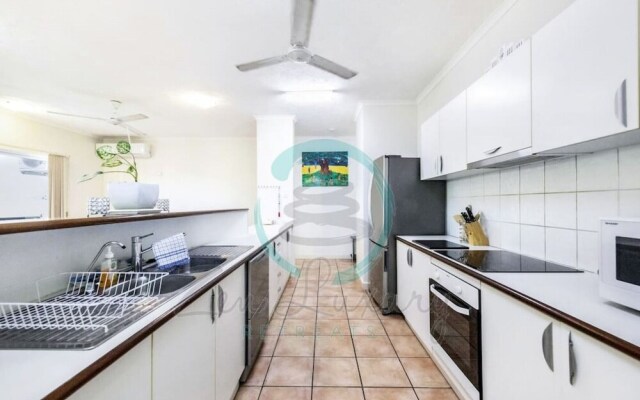 ZEN FORESHORE - 2 Bedroom Apt with Pool