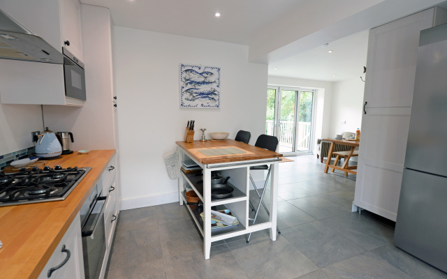 Valley Retreat - Peaceful Location Walk to Beach Parking