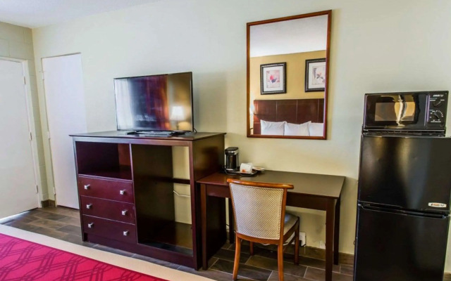 Econo Lodge Cocoa Beach - near the Port